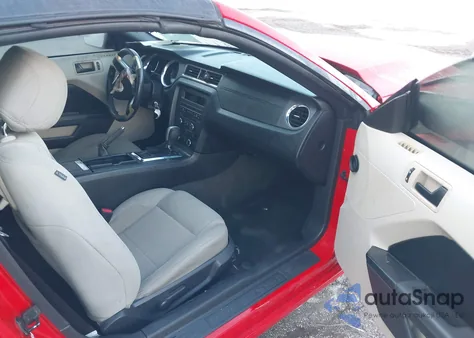 2014 Ford Mustang V6 from USA, damaged, VIN 1ZVBP8EM0E5275695